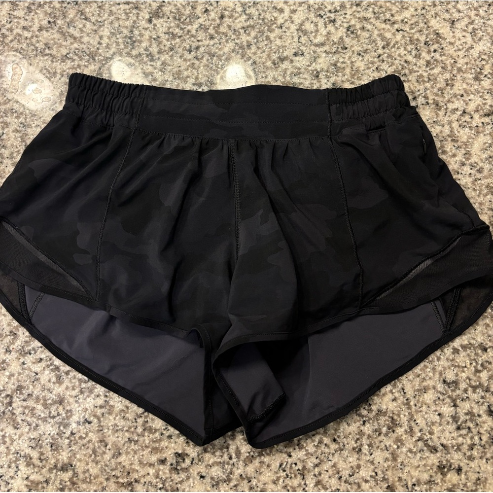 Lululemon Hotty Hot Short 2.5” Black Camo